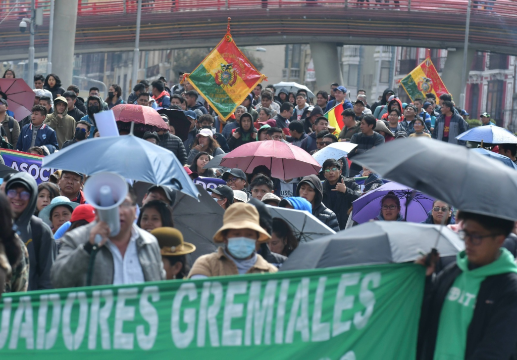 Gremiales denuncian caída del 80% en ventas por bloqueos