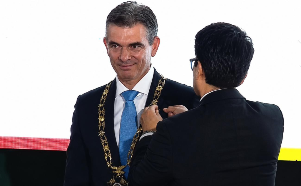 ¿AUTOPREMIO? Rodrigo Paz y el Cóndor de los Andes en la polémica